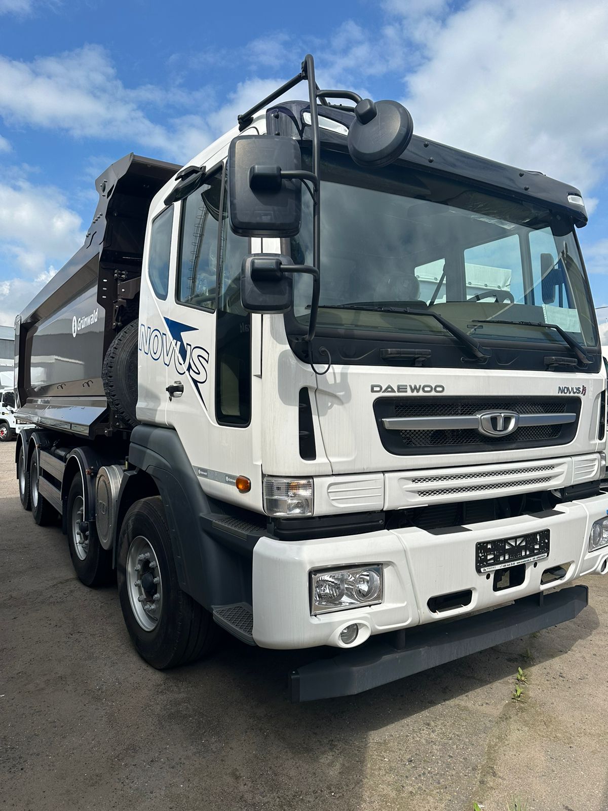Самосвал Daewoo Novus CR7D8 фото