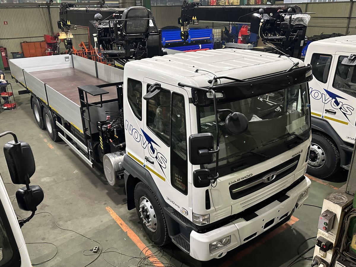 Бортовой автомобиль Daewoo Novus СL8CF c КМУ SK-V816 фото