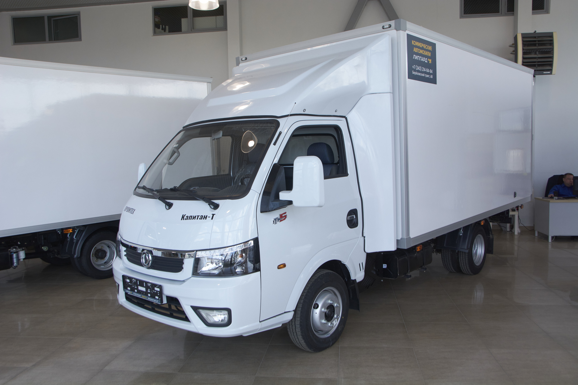 Промтоварный фургон Dongfeng Captain-T фото